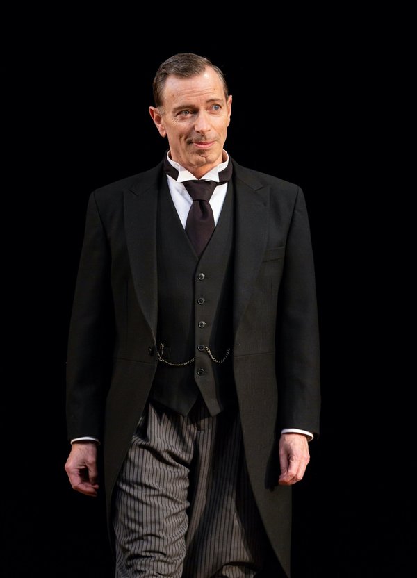 Photo Flash: Hartford Stage Amuses with PERFECT NONSENSE Image