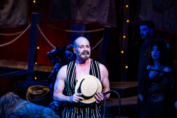 Photo Flash: SIDE SHOW At Queensbury Theatre Image