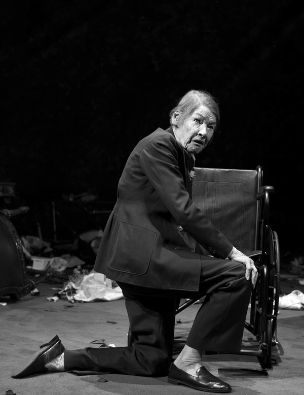 Photo Flash: First Look at Glenda Jackson & More in KING LEAR on Broadway! Image