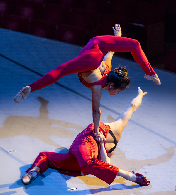 BWW Previews: CIRQUE GOES HOLLYWOOD at Meyerhoff Symphony Hall Image