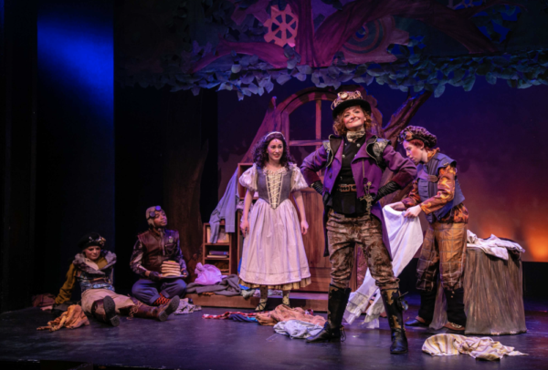 Photo Flash: SNOW WHITE Opens At The Downtown Cabaret Theatre 