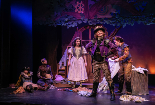 Photo Flash: SNOW WHITE Opens At The Downtown Cabaret Theatre Image