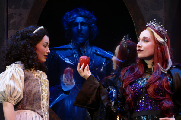 Photo Flash: SNOW WHITE Opens At The Downtown Cabaret Theatre 