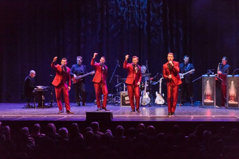 Review: 'Oh, What A Night!' With UNDER THE STREETLAMP and the Nashville Symphony 