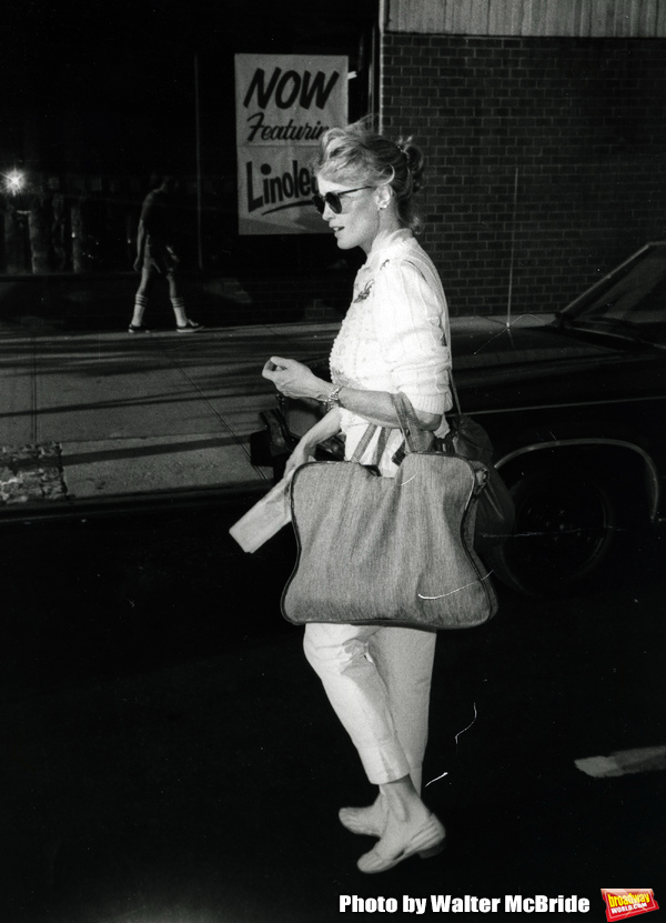 Photo Flashback: On the Set of the TOOTSIE in 1982 Image