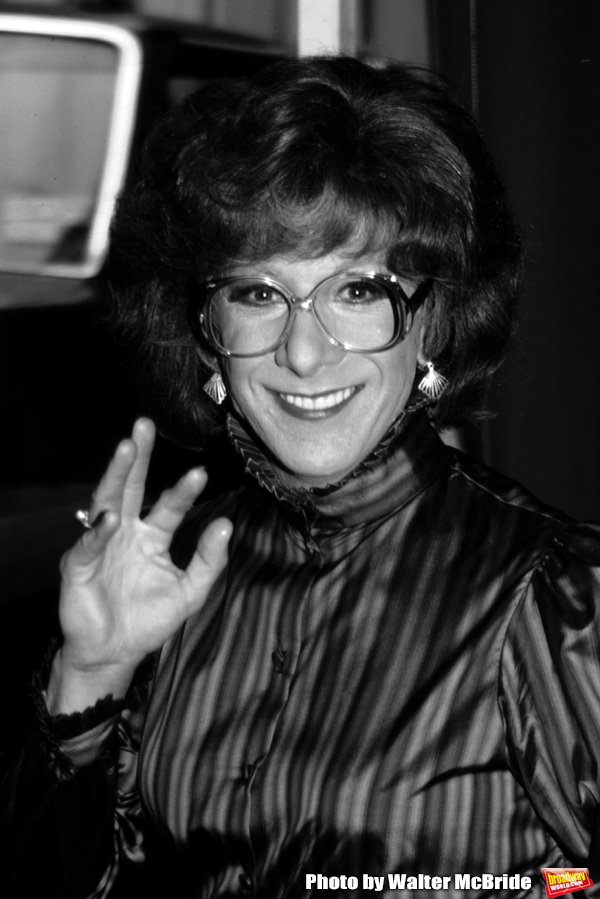 Photo Flashback: On the Set of the TOOTSIE in 1982 Image