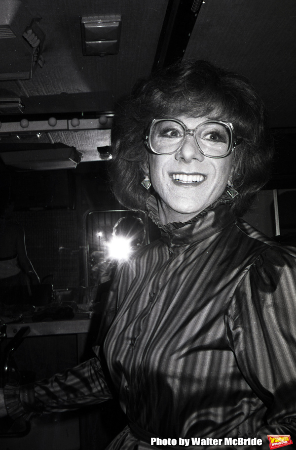 Photo Flashback: On the Set of the TOOTSIE in 1982 Image