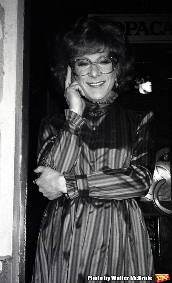 Photo Flashback: On the Set of the TOOTSIE in 1982 Image