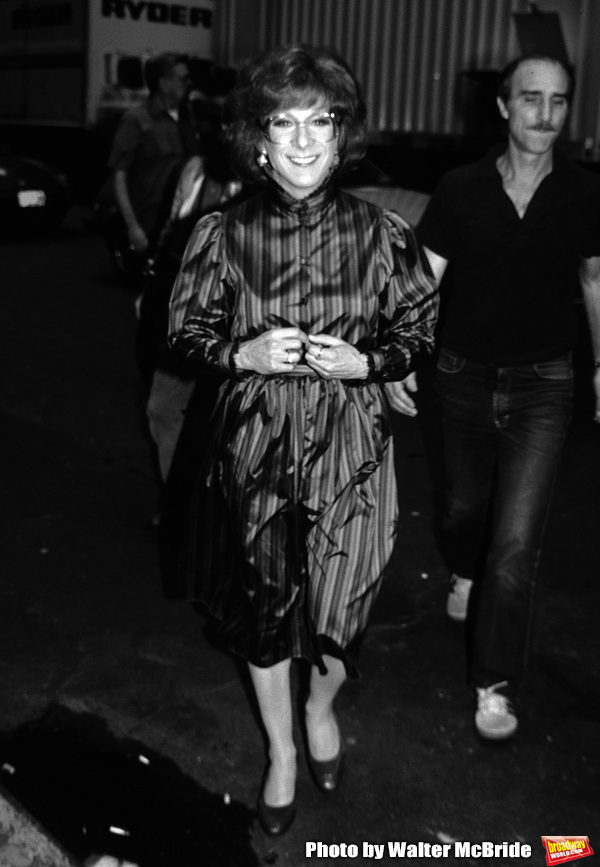 Photo Flashback: On the Set of the TOOTSIE in 1982 Image