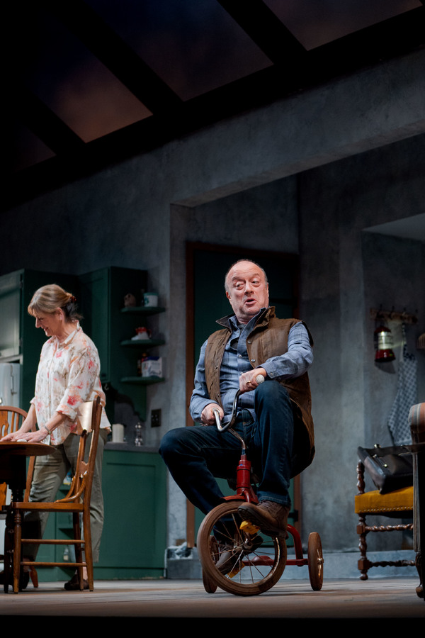Photo Flash: First Look at Steppenwolf's THE CHILDREN Image