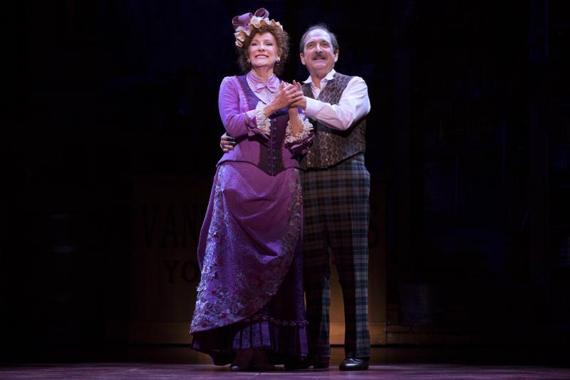 Review: Wow! Wow! Wow, Fellas! Look at DOLLY Now, Fellas: She's Spectacular! Image