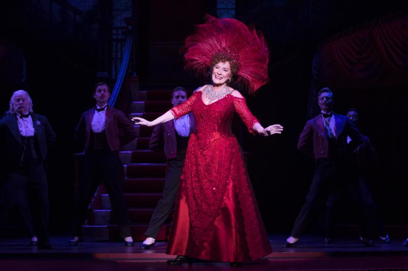 Review: Wow! Wow! Wow, Fellas! Look at DOLLY Now, Fellas: She's Spectacular! Image