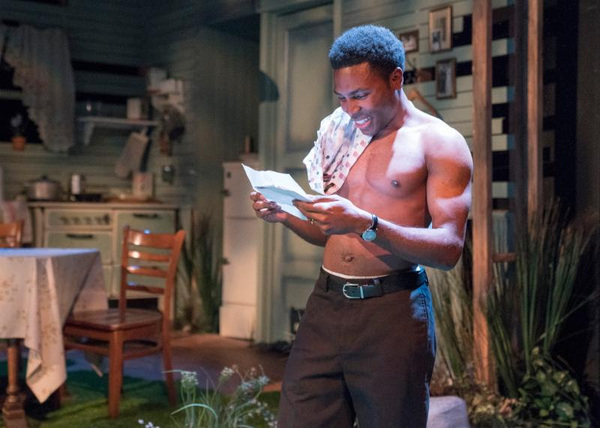 Photo Flash: TimeLine Theatre Company Presents TOO HEAVY FOR YOUR POCKET Image