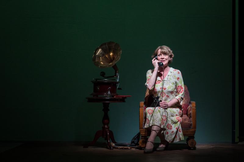 Review: THE GLASS MENAGERIE at The Gate Theatre Image