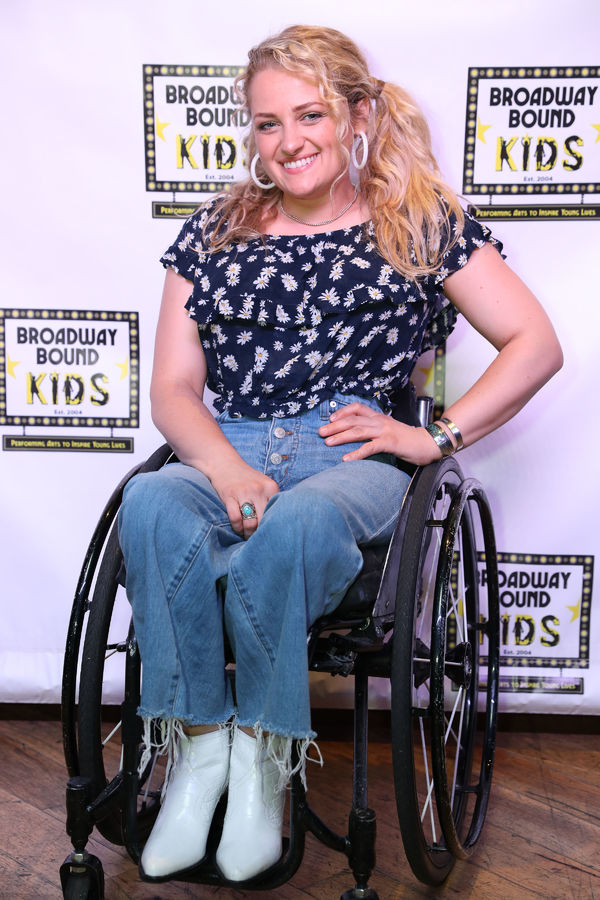 Photo Flash: Paige Davis Wins Big at BROADWAY BEE Image