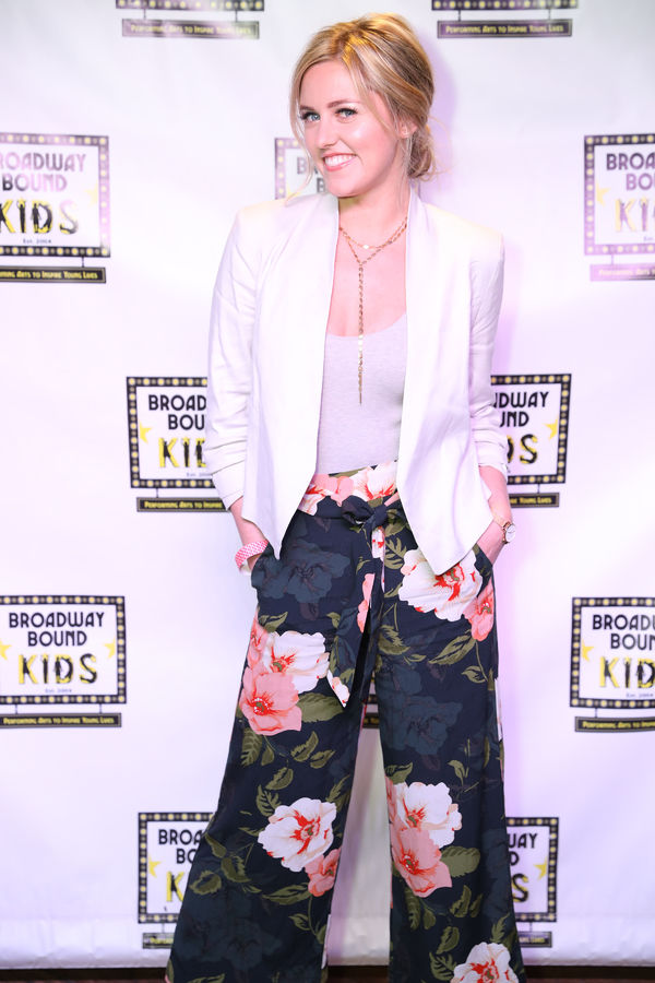Photo Flash: Paige Davis Wins Big at BROADWAY BEE Image