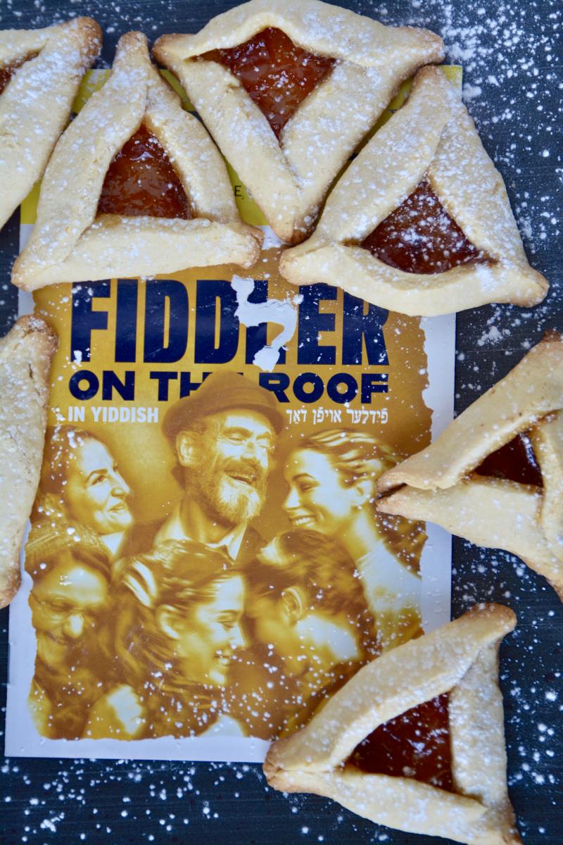 Backstage Bite with Katie Lynch: Yiddish FIDDLER Stars Celebrate the Tradition of Baking! 