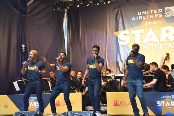 Photo Coverage: Stars From HADESTOWN, TOOTSIE, BEETLEJUICE, and More Perform at STARS IN THE ALLEY Image