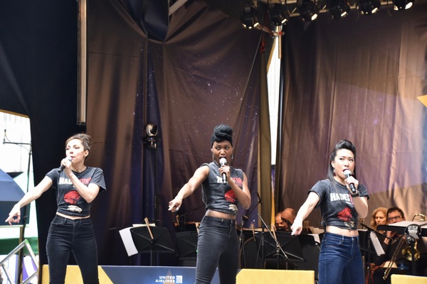 Photo Coverage: Stars From HADESTOWN, TOOTSIE, BEETLEJUICE, and More Perform at STARS IN THE ALLEY Image