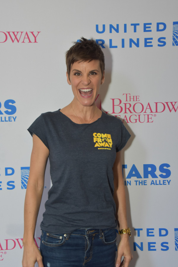 Photo Coverage: On the Red Carpet at STARS IN THE ALLEY Image