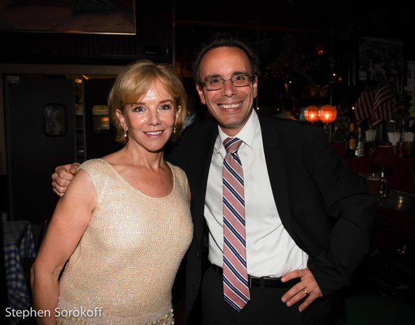Photo Coverage: Linda Purl Plays the Beach Cafe Image