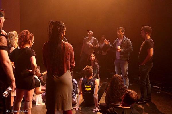 Luis Salgado gives speech to the cast of AIDA Photo