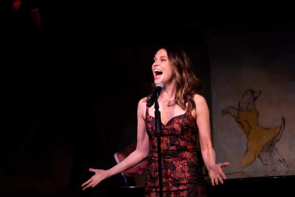 Photo Flash: Sutton Foster Kicks Off Residency at Cafe Carlyle Image