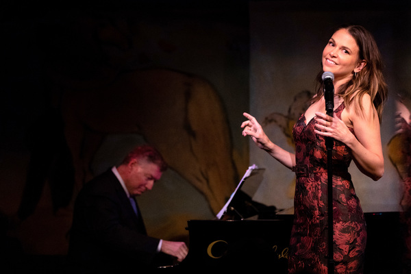 Photo Flash: Sutton Foster Kicks Off Residency at Cafe Carlyle 