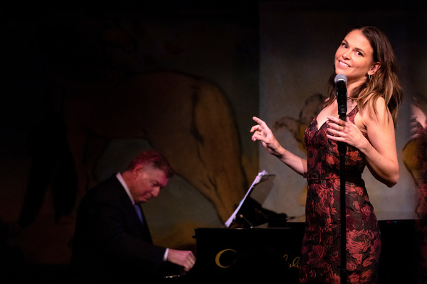 Photo Flash: Sutton Foster Kicks Off Residency at Cafe Carlyle Image