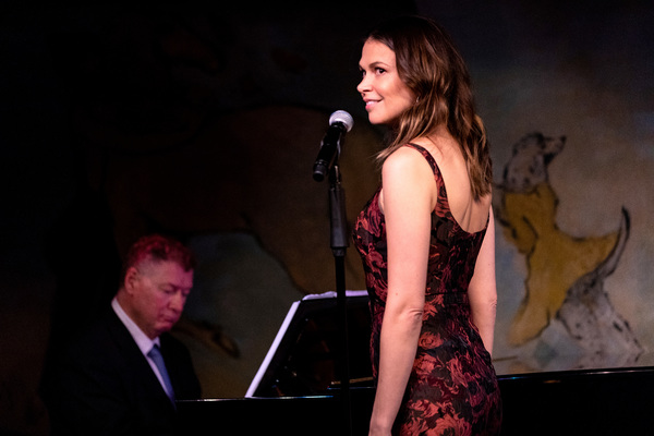 Photo Flash: Sutton Foster Kicks Off Residency at Cafe Carlyle  Image