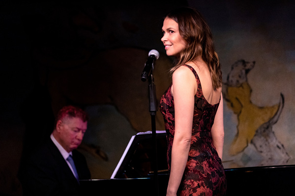 Photo Flash: Sutton Foster Kicks Off Residency at Cafe Carlyle Image