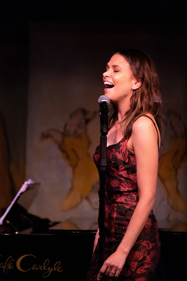 Photo Flash: Sutton Foster Kicks Off Residency at Cafe Carlyle 