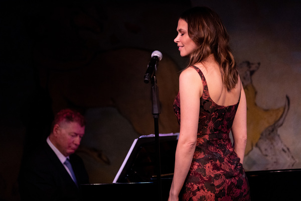 Photo Flash: Sutton Foster Kicks Off Residency at Cafe Carlyle 