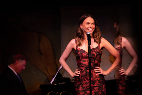 Photo Flash: Sutton Foster Kicks Off Residency at Cafe Carlyle  Image