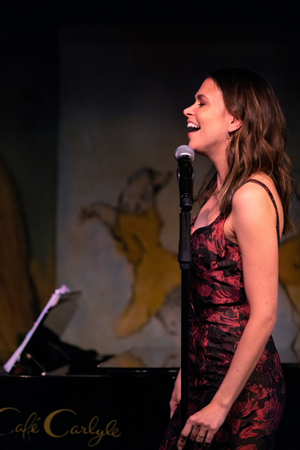 Photo Flash: Sutton Foster Kicks Off Residency at Cafe Carlyle 