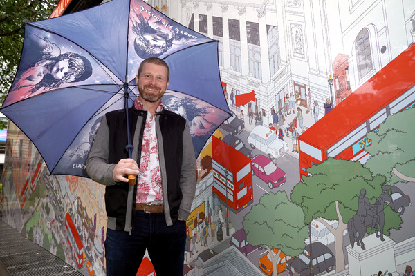 Photo Flash: TKTS Unveils Theatre Mural Alongside West End Stars 