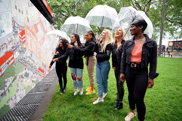 Photo Flash: TKTS Unveils Theatre Mural Alongside West End Stars 