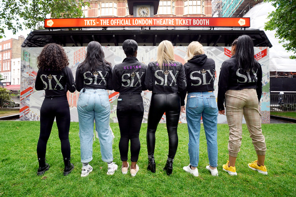 Photo Flash: TKTS Unveils Theatre Mural Alongside West End Stars Image
