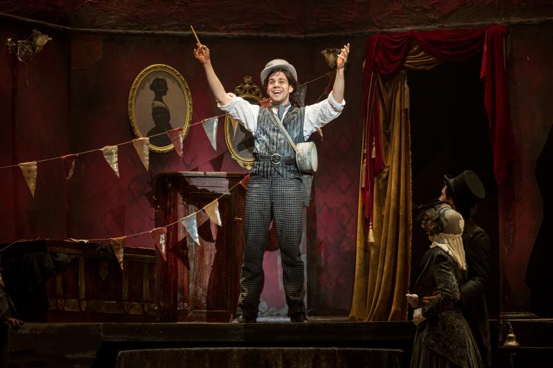 Review:  Anthony Warlow Is Deliciously Dark In SWEENEY TODD THE DEMON BARBER OF FLEET STREET. Image