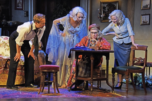 Photo Flash: Jennifer Saunders Stars in BLITHE SPIRIT  Image