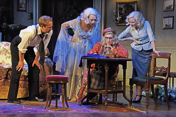 Photo Flash: Jennifer Saunders Stars in BLITHE SPIRIT Image
