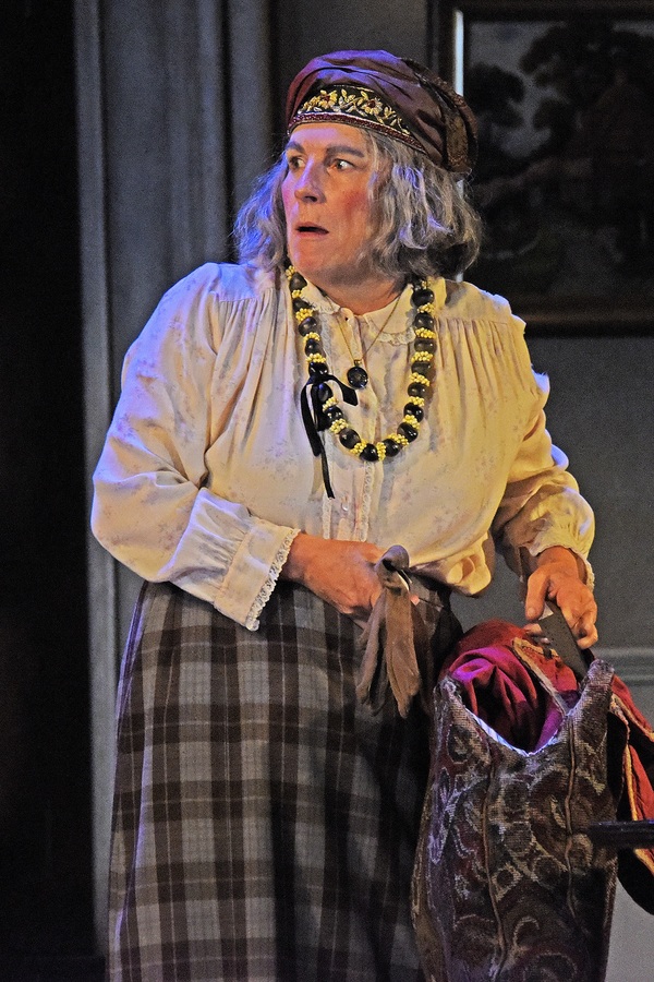 Photo Flash: Jennifer Saunders Stars in BLITHE SPIRIT Image