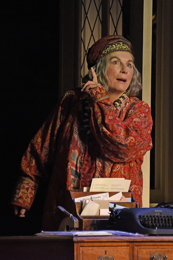 Photo Flash: Jennifer Saunders Stars in BLITHE SPIRIT Image