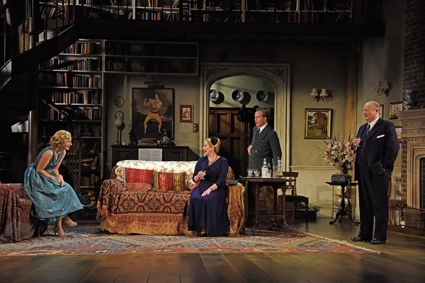 Photo Flash: Jennifer Saunders Stars in BLITHE SPIRIT 