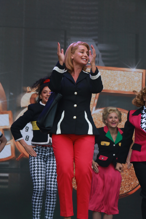 Photo Flash: COME FROM AWAY, TINA, JAMIE, and More Perform at West End Live Image