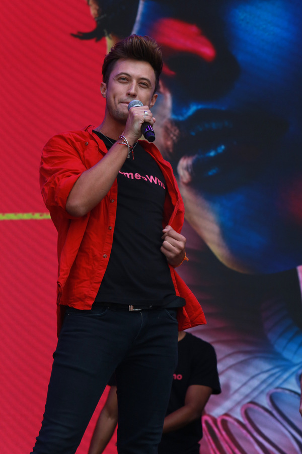 Photo Flash: COME FROM AWAY, TINA, JAMIE, and More Perform at West End Live Image