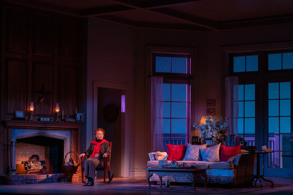 Photo Flash: Get A First Look At Faye Dunaway As Katharine Hepburn In TEA AT FIVE Image