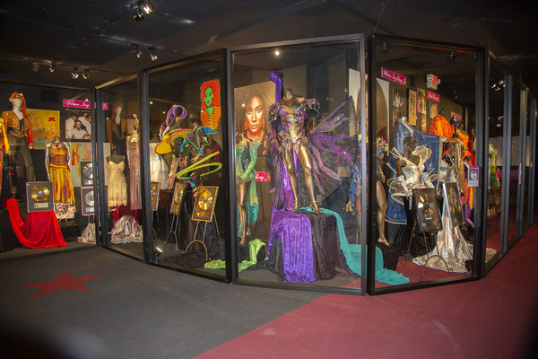 Photo Flash: Crowds Gather For Pointer Sisters Exhibit at The Hollywood Museum Image
