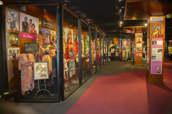 Photo Flash: Crowds Gather For Pointer Sisters Exhibit at The Hollywood Museum Image