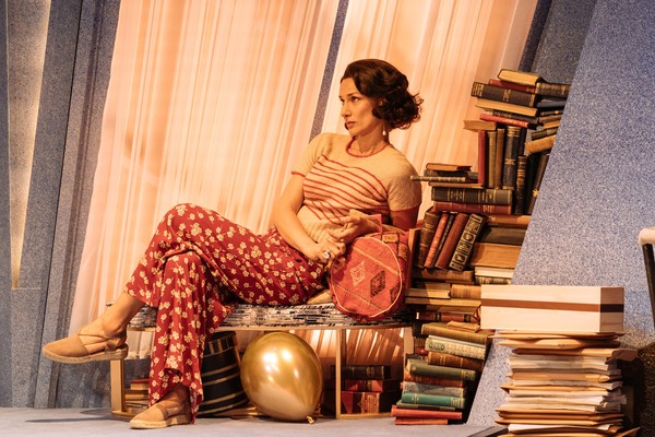 Photo Flash: First Look at Andrew Scott and More in PRESENT LAUGHTER at The Old Vic Image
